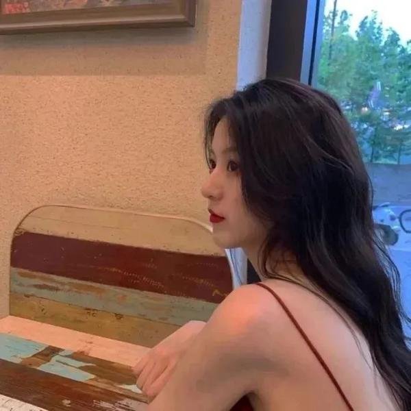 明天、我会成为谁的女友